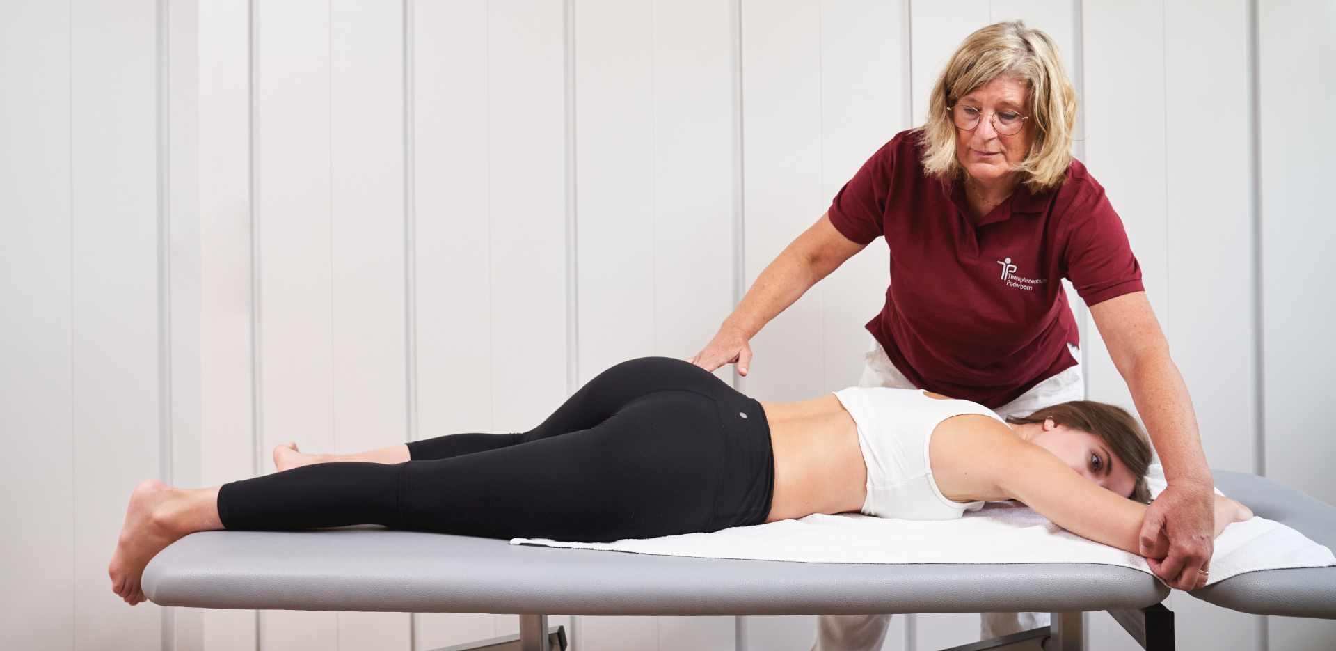 Behandlung einer Patientin in der Physiotherapie Praxis – neurologische Therapie nach Vojta
