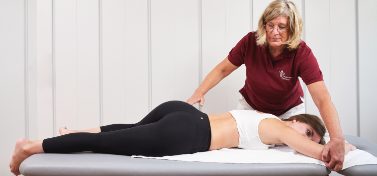 Vojta Therapie in Physiopraxis Paderborn, Behandlung einer Frau