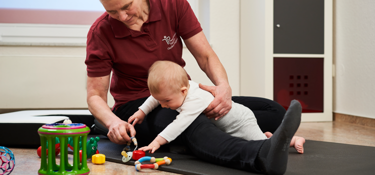 Spezialisierte Säuglingstherapie in der Physiotherapie Praxis; Castillo Morales Behandlung