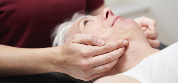 CMD Behandlung in der Physiotherapie, Therapie bei Kiefer-, Kopf- und Nackenschmerzen